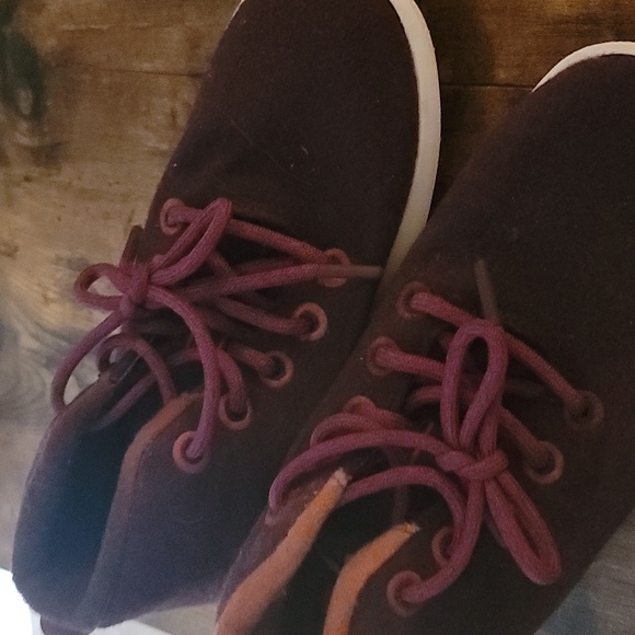 Allbirds dark purple shoes - Picture 2 of 4